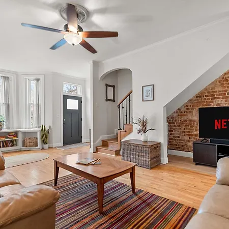 Sojourn Classic Dc Rowhouse With Parking